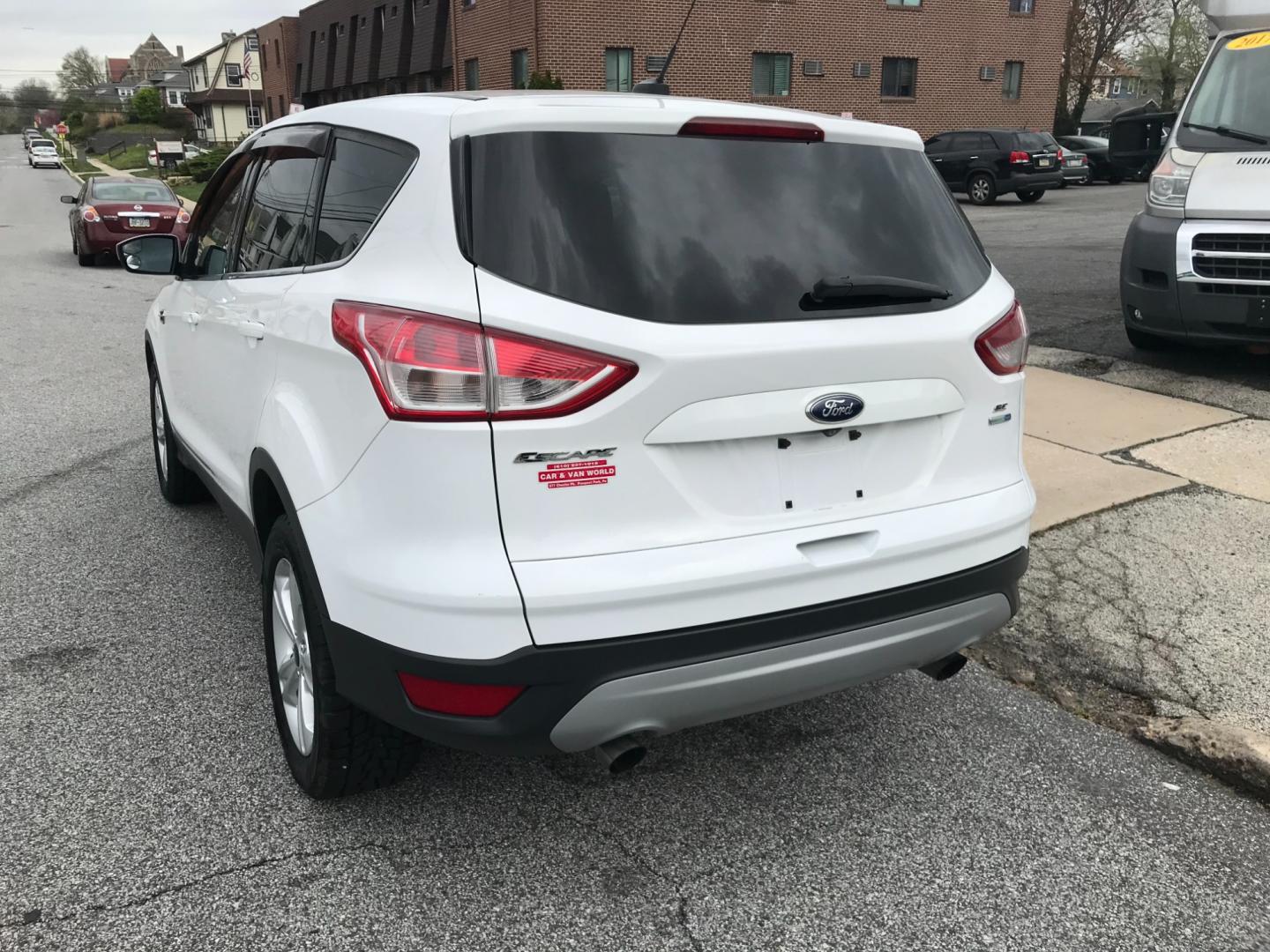 2015 White /Gray Ford Escape SE (1FMCU9G96FU) with an 2.0 engine, Automatic transmission, located at 577 Chester Pike, Prospect Park, PA, 19076, (610) 237-1015, 39.886154, -75.302338 - Photo#5